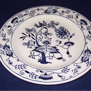 8 plates - Royal China blue onion pattern.